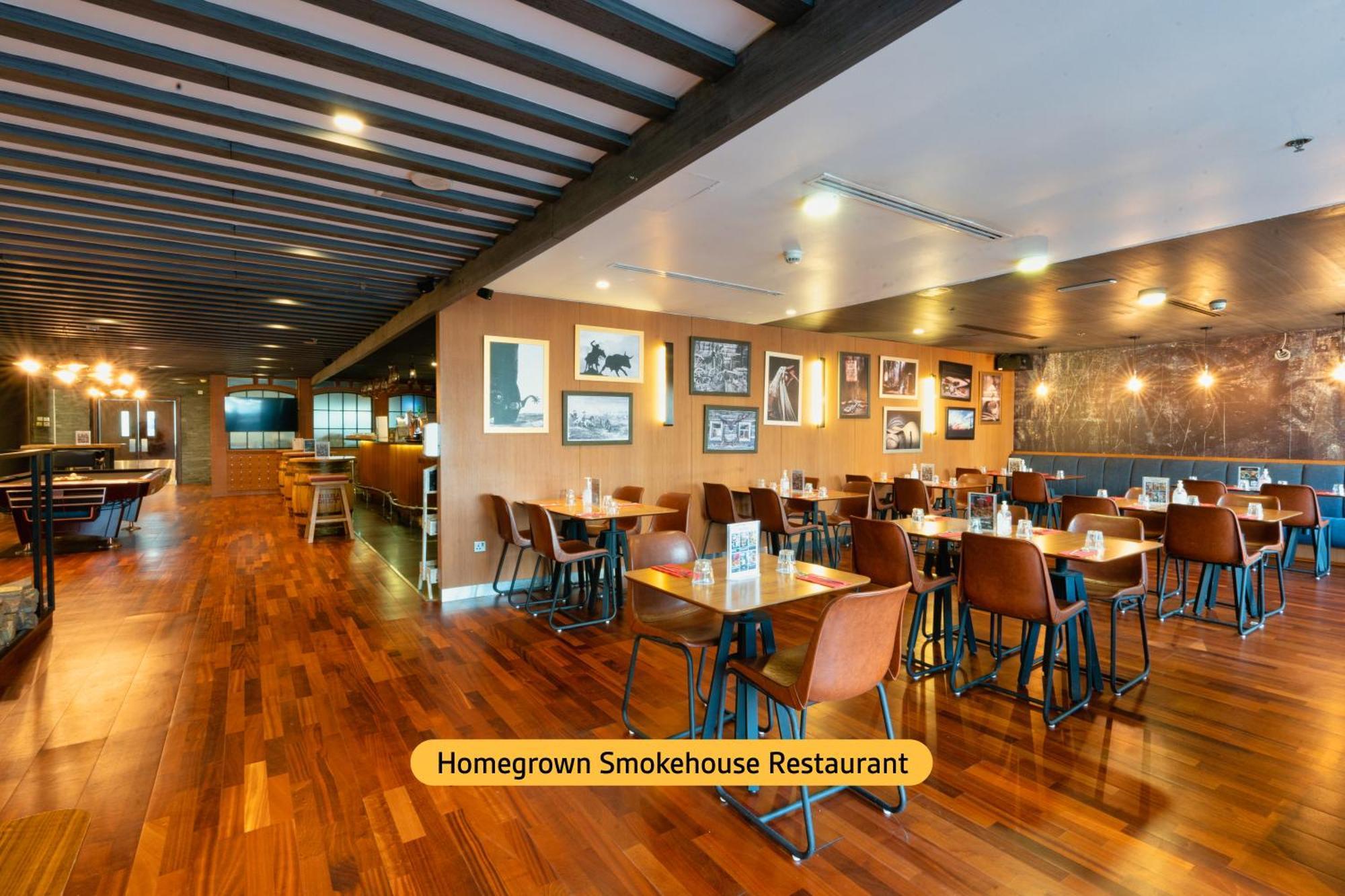 The First Collection Dubai Marina Hotel Exterior photo Homegrown Smokehouse Restaurant