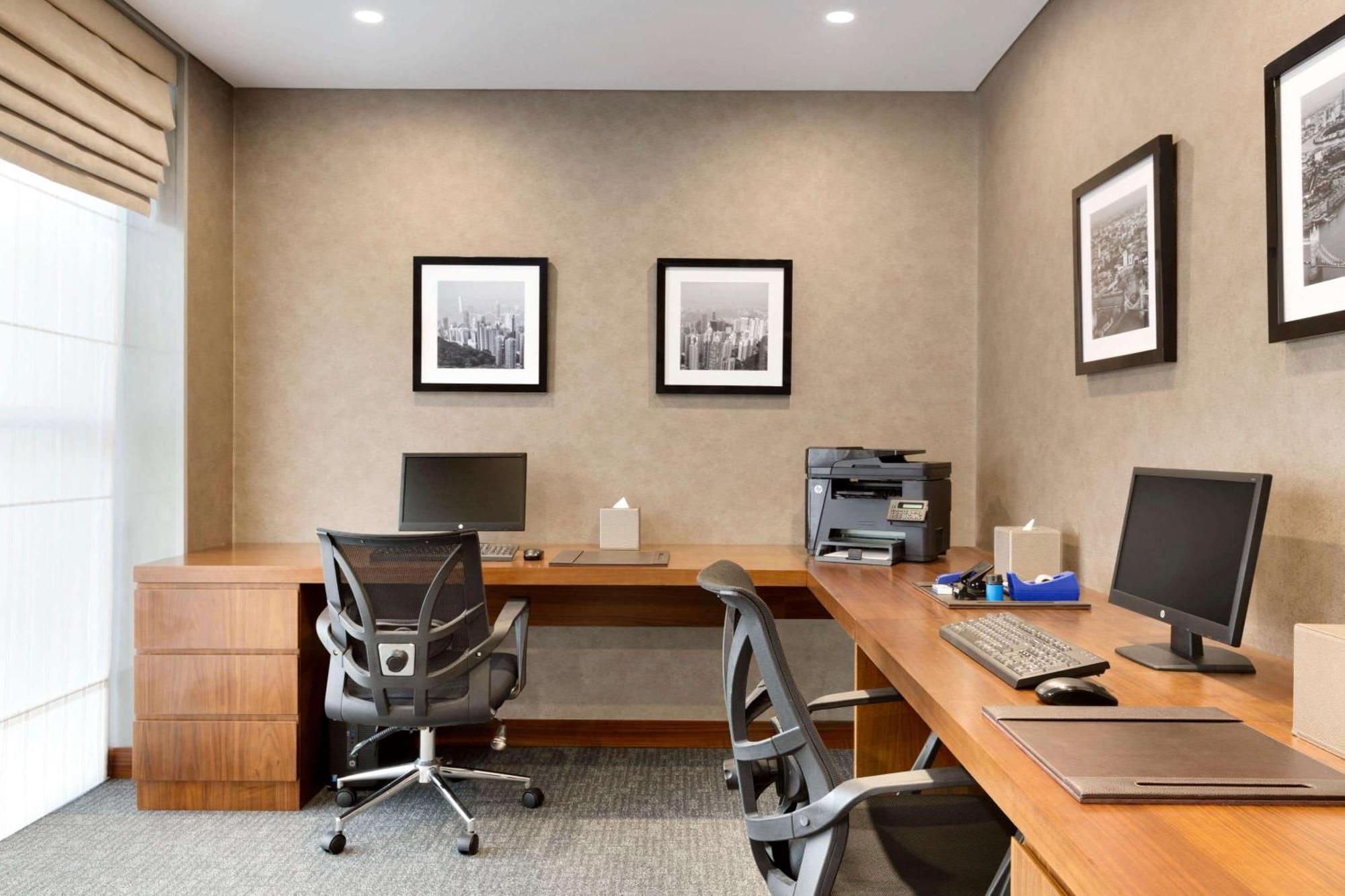 The First Collection Dubai Marina Hotel Exterior photo A room at a hotel in Mexico City