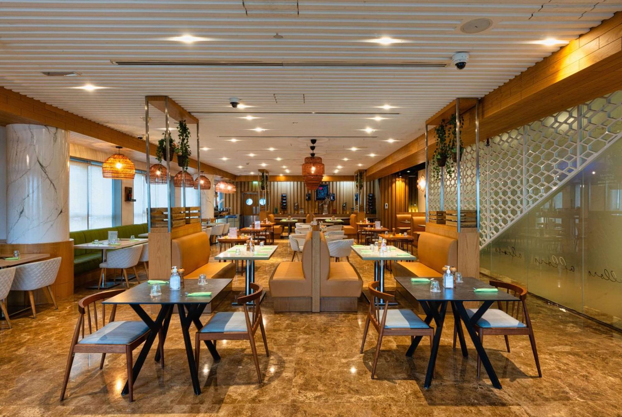 The First Collection Dubai Marina Hotel Exterior photo Interior of the restaurant